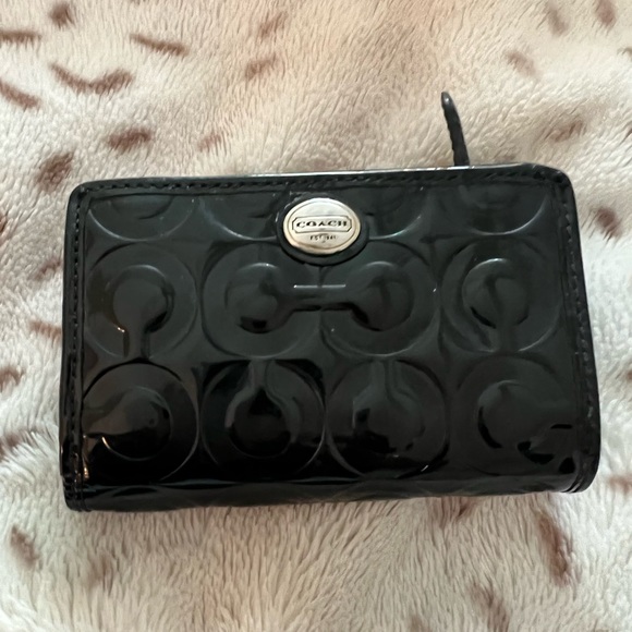 Small black patent leather coach wallet with snap and zipper closure. - Picture 6 of 7